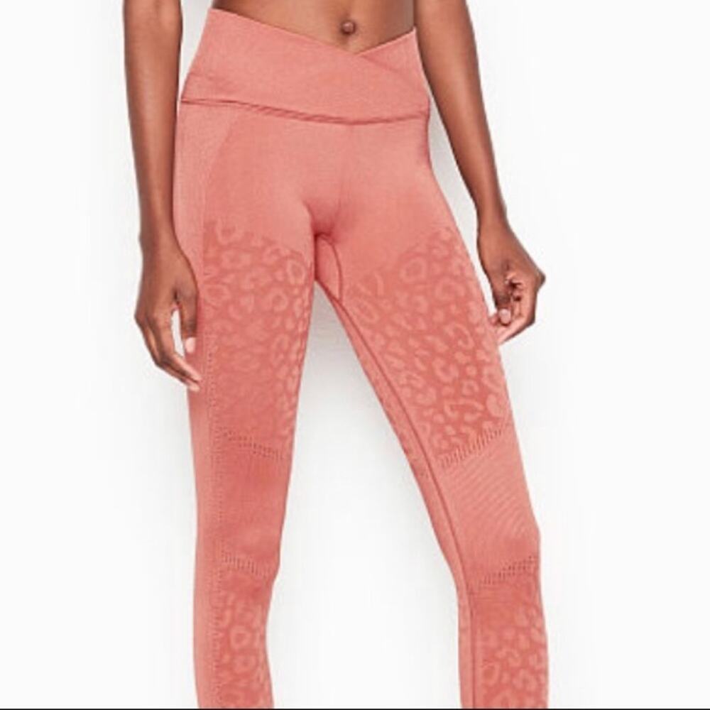 Victoria’s Secret Seamless Knock Out Leopard Print 7/8 Leggings Size XL